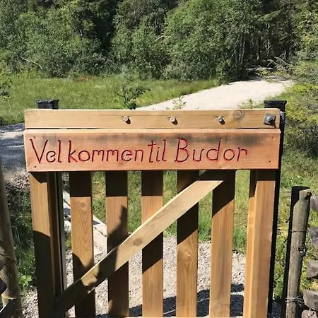 Tatil Evi Hostkos Og Ro Pa Budor, 4 Roms Med Peis Og Wifi