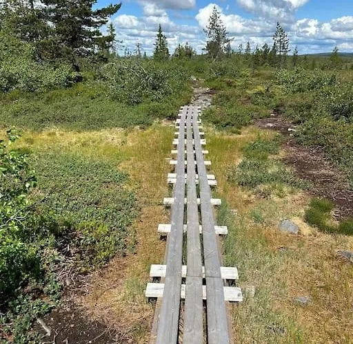 Nyaraló Hostkos Og Ro Pa Budor, 4 Roms Med Peis Og Wifi