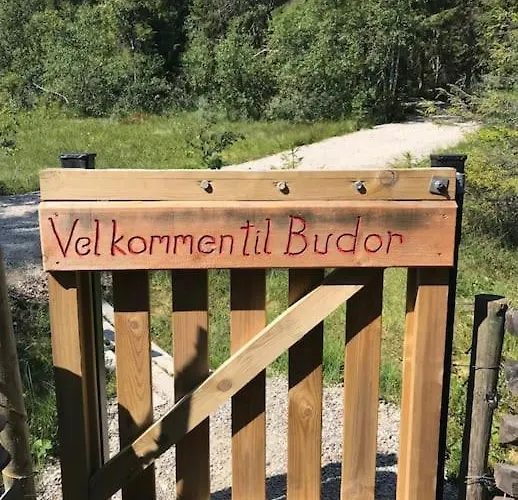Nyaraló Hostkos Og Ro Pa Budor, 4 Roms Med Peis Og Wifi