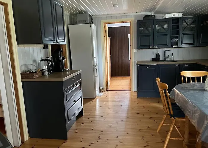Nyaraló Hostkos Og Ro Pa Budor, 4 Roms Med Peis Og Wifi *