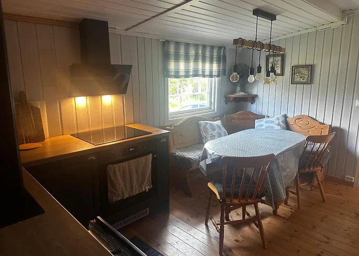 Nyaraló Hostkos Og Ro Pa Budor, 4 Roms Med Peis Og Wifi *