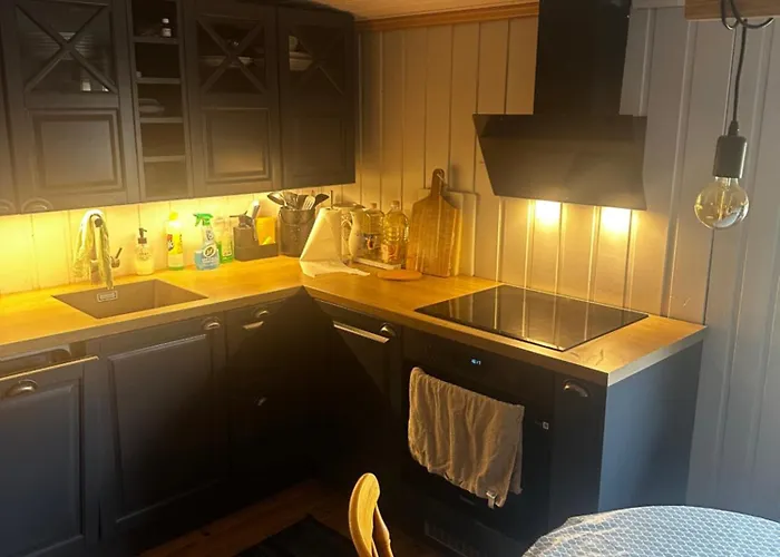 Nyaraló Hostkos Og Ro Pa Budor, 4 Roms Med Peis Og Wifi Nordset