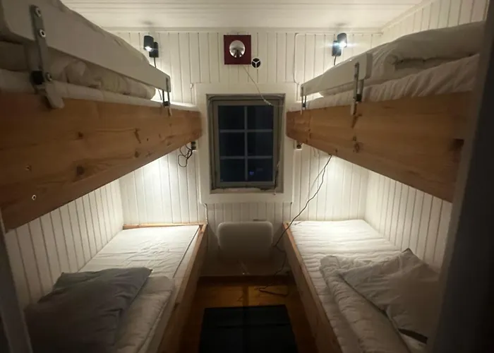 Høstkos Og Ro På Budor I Vinterferien , 4 Roms Med Peis Og Wifi